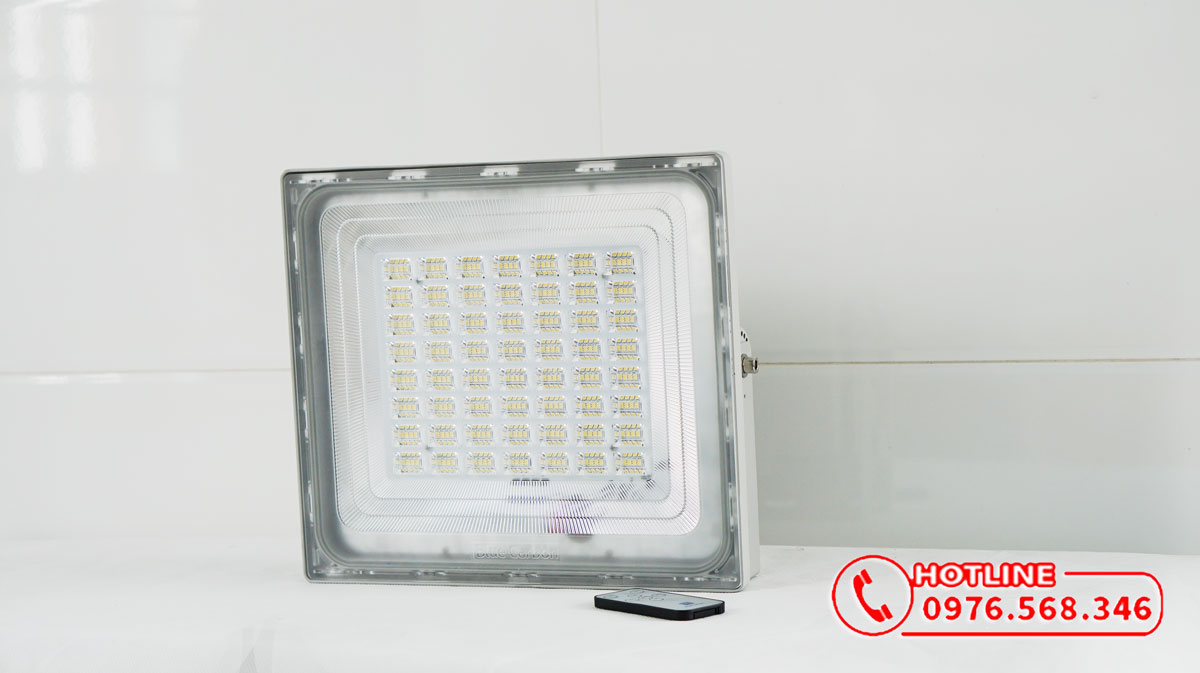 Đèn pha năng lượng mặt trời 500w